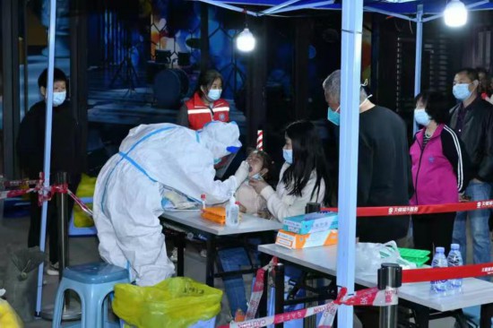 南京一出租车司机确诊当天,这座城市发生了什么? 南京一出租车司机确诊当天,这座城市发生了什么?