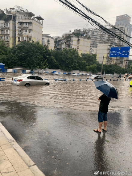 郑州暴雨,从看海到城市韧性,一场关于生存的全民大课 郑州暴雨,从看海到城市韧性,一场关于生存的全民大课