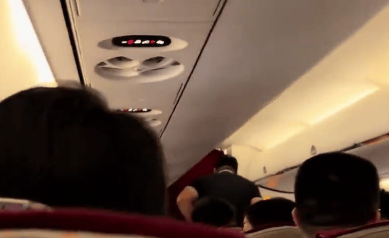 天津航空被疑为等迟到乘客延误,官方回应来了 天津航空被疑为等迟到乘客延误,官方回应来了