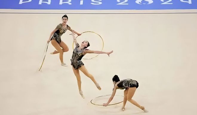 中国艺术体操队俄罗斯助教丝滑示范背后,为什么她的一个动作,能让全网沉默三秒? 中国艺术体操队俄罗斯助教丝滑示范背后,为什么她的一个动作,能让全网沉默三秒?