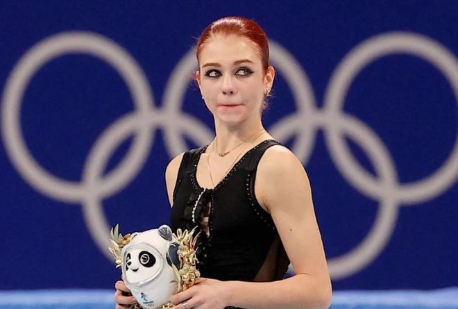 俄罗斯花滑名将特鲁索娃结婚，冰上莎莎终于找到了她的王子